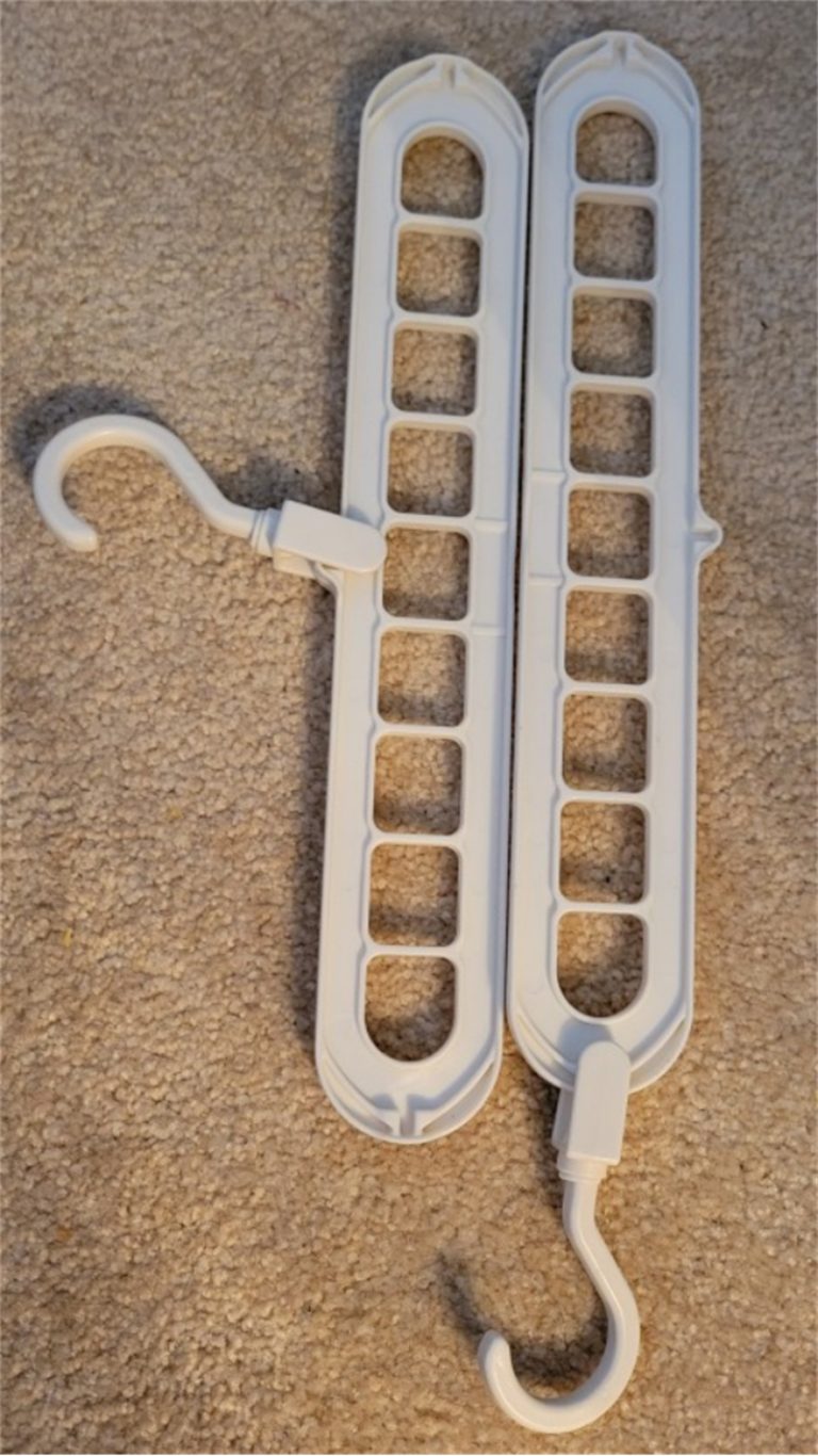 9-Hole Foldable Hanger