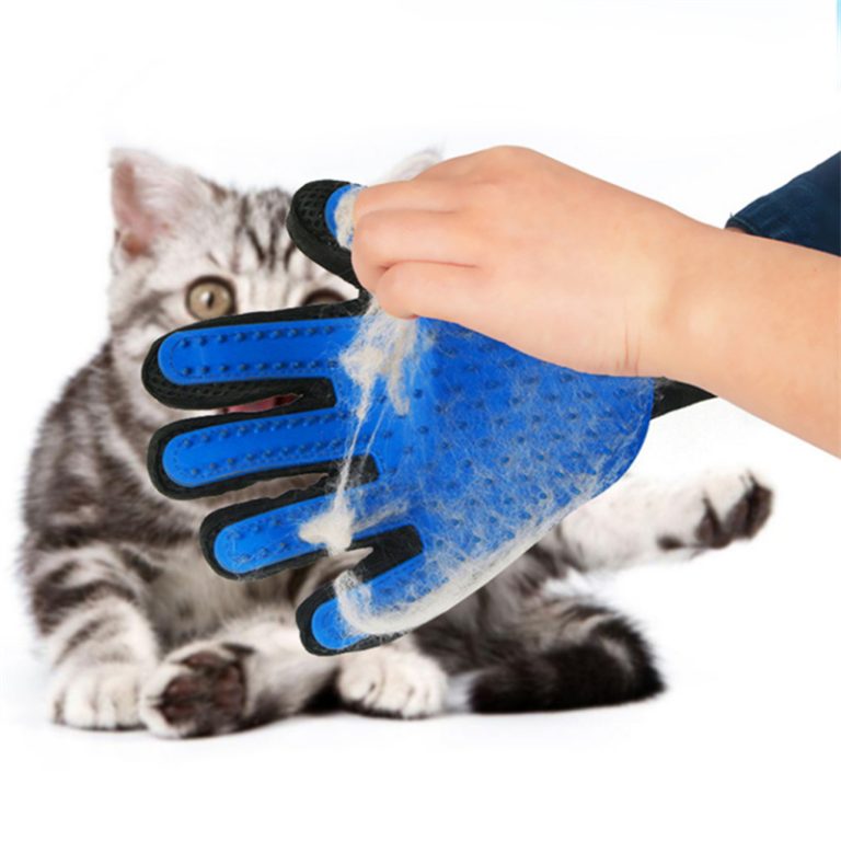 Pet grooming glove brush