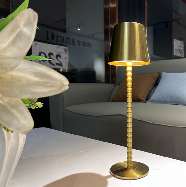 Brass accent table lamp