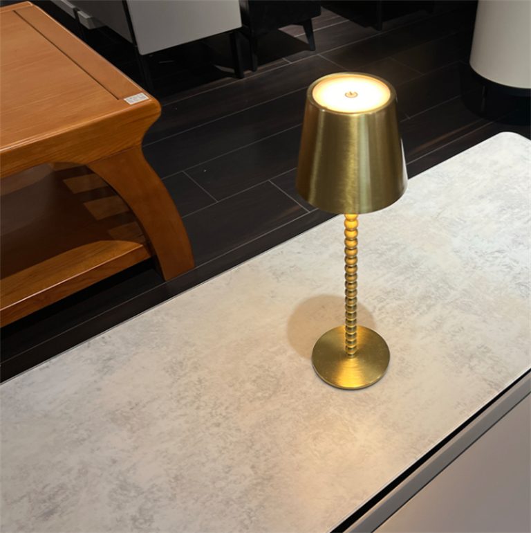 Brass accent table lamp
